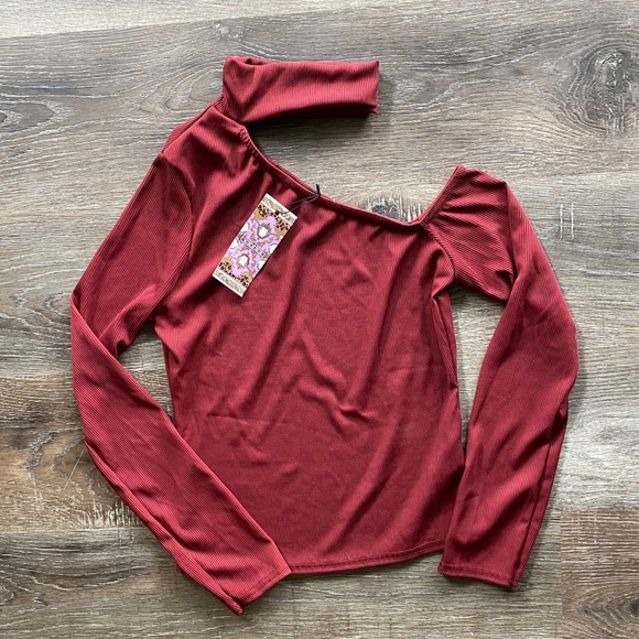 NWT Boohoo rib cut shoulder turtleneck top sz 6 - Picture 2 of 4